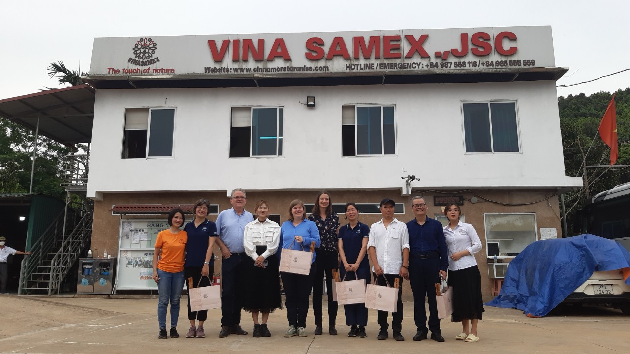 Delegation of Swiss Federal Economic Service (SECO) and cinnamon enterprises visit and learn about sustainable cinnamon material area of Vina Samex